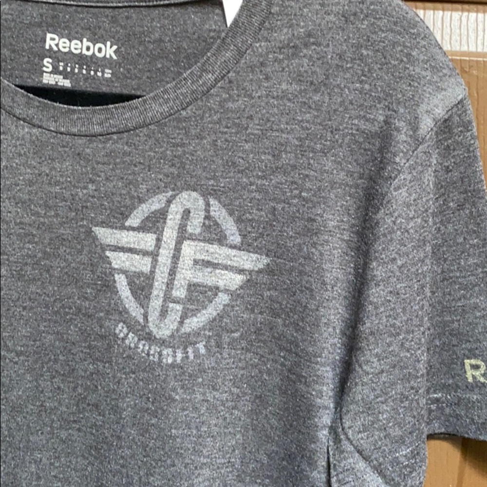 Reebok shirt - Picture 2 of 5